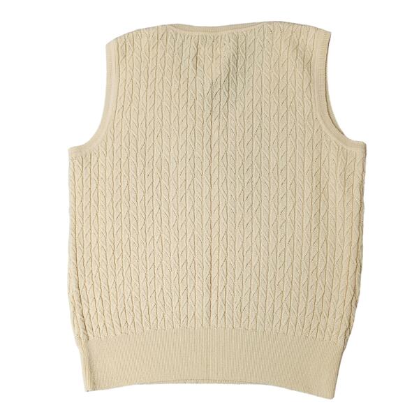 Liz golf  merino wool vest  is perfect on the golf course or for everyday wear - Picture 2 of 6